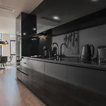 Urban Luxury Apartment, Downtown Near Metro