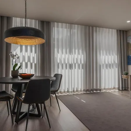 Апартаменты Urban Luxury Apartment, Downtown Near Metro