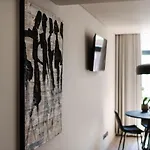 Urban Luxury Apartment, Downtown Near Metro Apartment
