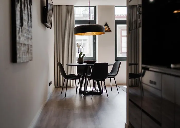 Urban Luxury Apartment, Downtown Near Metro